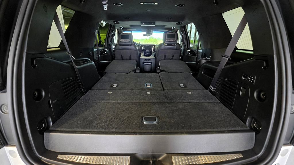 Used 2019 Cadillac Escalade Platinum AWD/4WD image 19