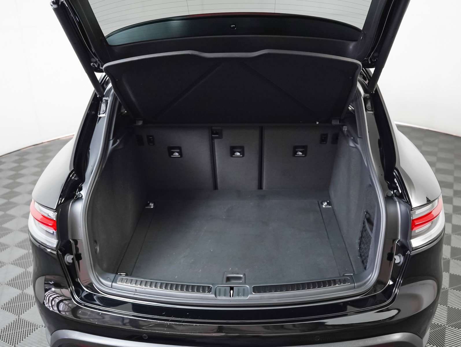 Used 2025 Porsche Macan S image 28