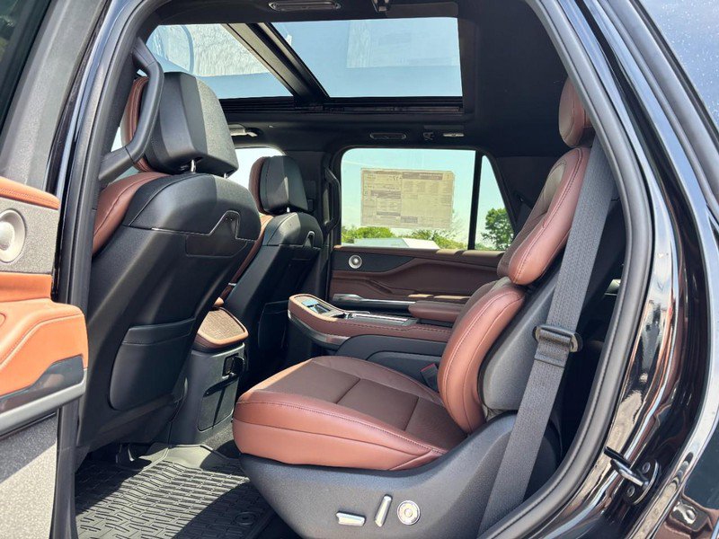New 2026 Lincoln Navigator Reserve AWD/4WD image 11
