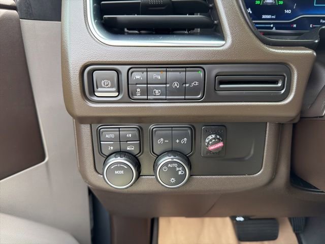 Used 2022 Chevrolet Suburban LT w/ Luxury Package AWD/4WD image 29