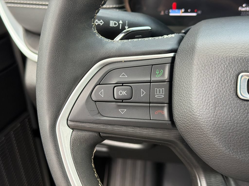 Used 2024 Jeep Grand Cherokee Altitude AWD/4WD image 25