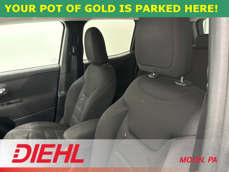 Used 2018 Jeep Renegade Latitude w/ Cold Weather Group image 17