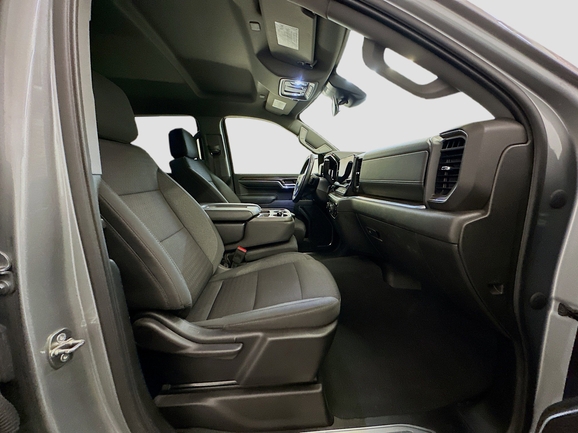 Used 2024 Chevrolet Silverado 1500 LT image 32