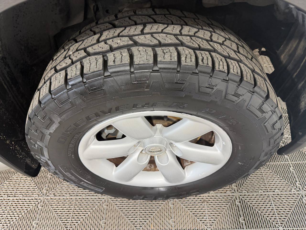 Used 2010 Nissan Armada SE AWD/4WD image 10