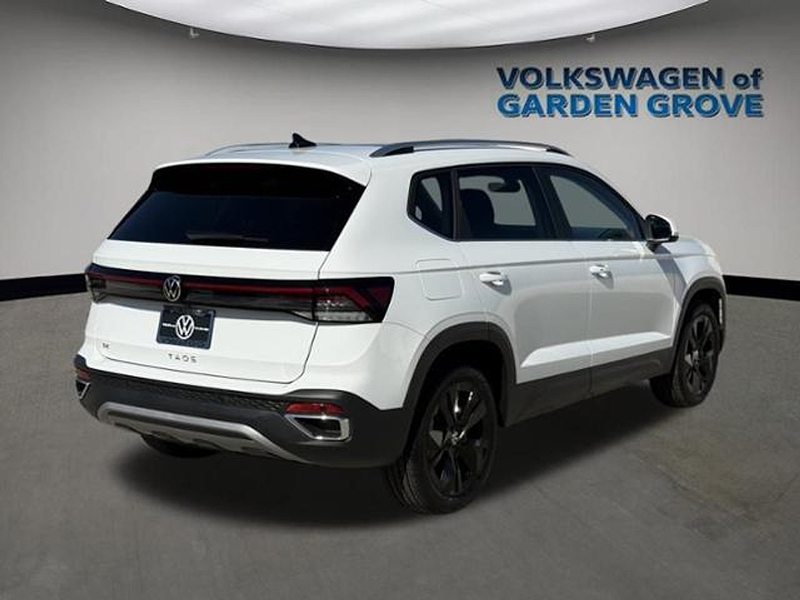 New 2026 Volkswagen Taos SE FWD image 7