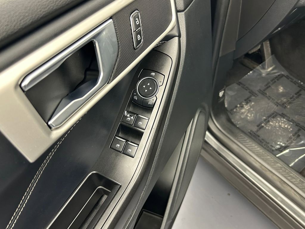 Used 2020 Ford Explorer XLT w/ Equipment Group 202A image 11