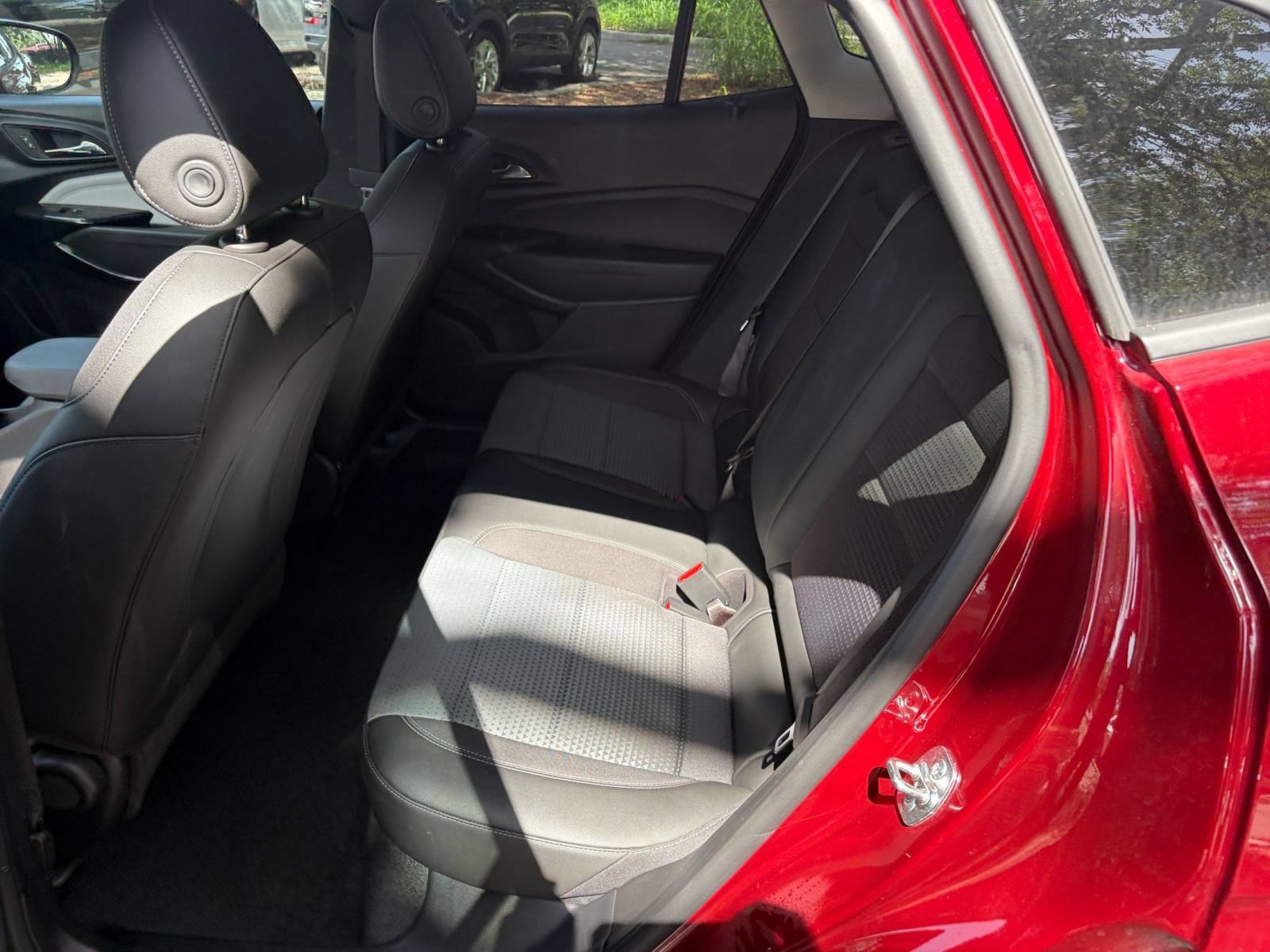 Used 2025 Chevrolet Trax LT w/ LT Convenience Package FWD image 36