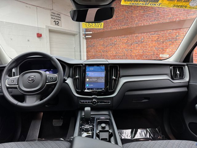 Used 2024 Volvo XC60 B5 Core image 12