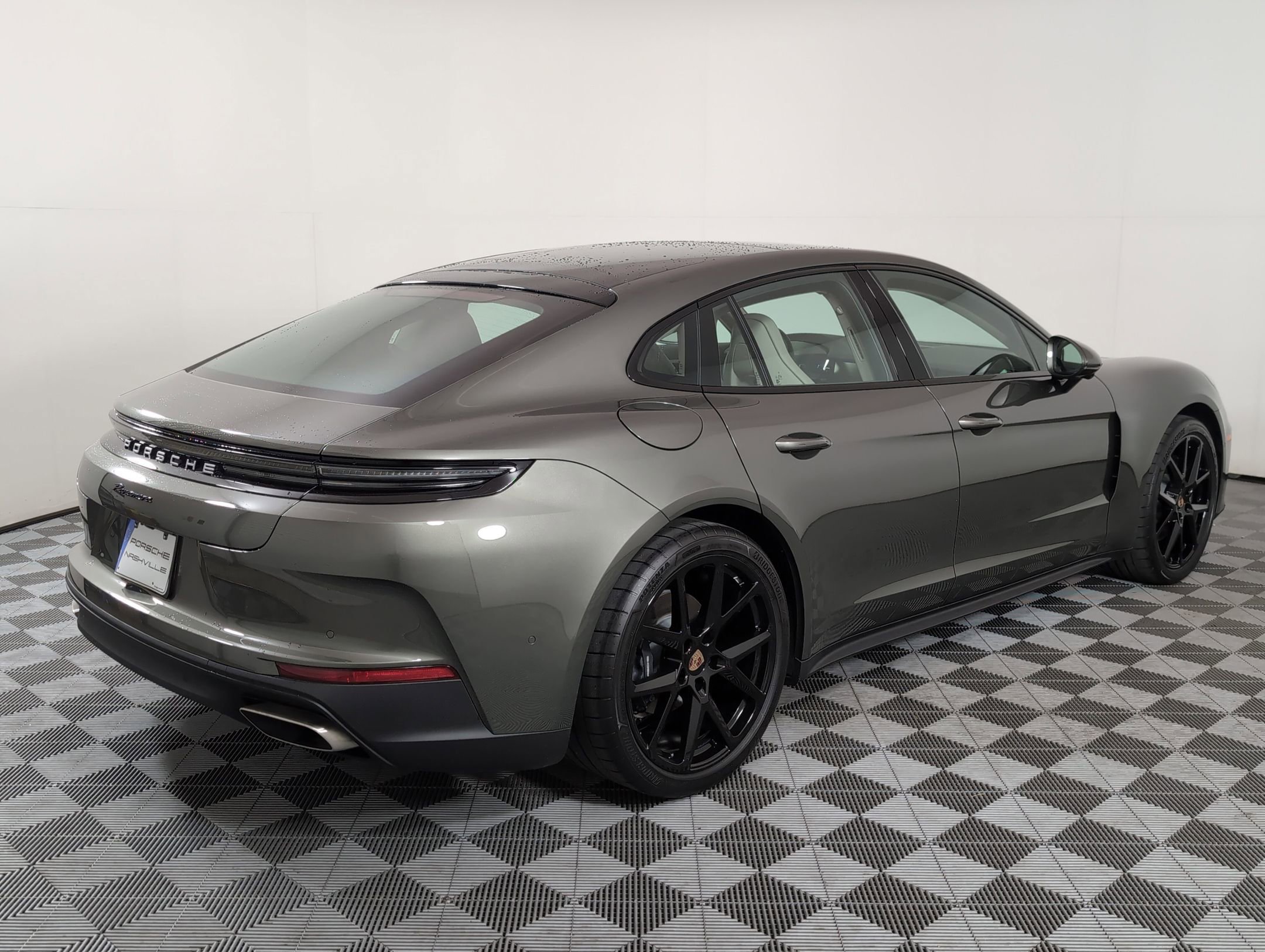 Certified 2025 Porsche Panamera image 8