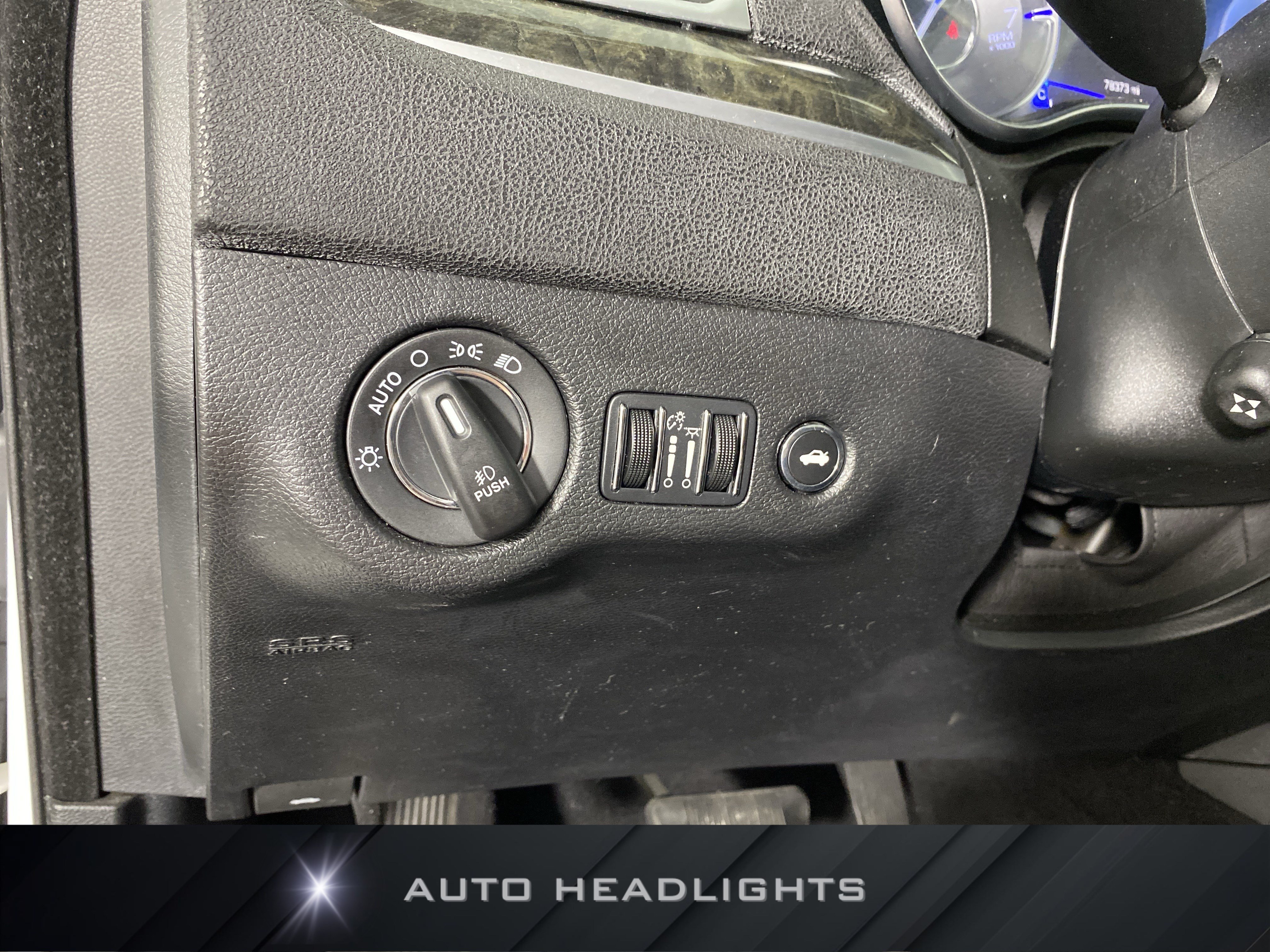 Used 2019 Chrysler 300 Limited RWD image 27