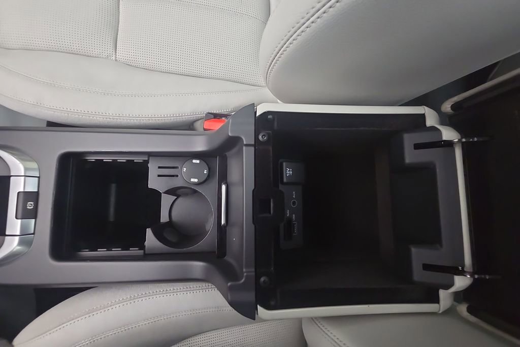 Used 2017 Land Rover Discovery Sport HSE image 22