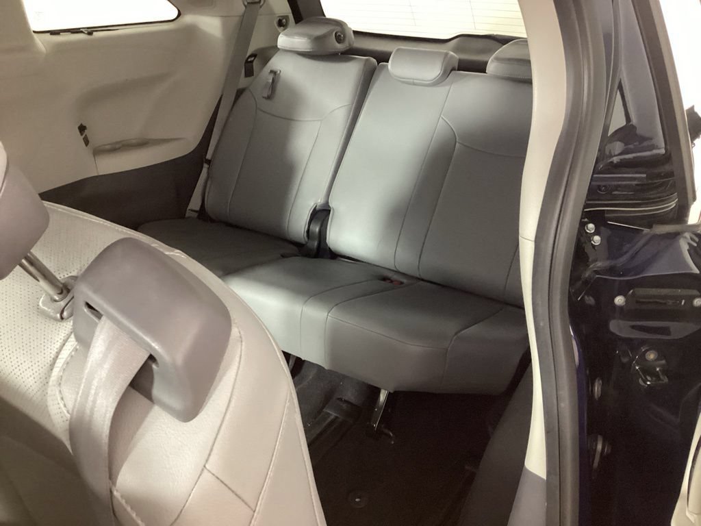 Used 2021 Toyota Sienna Limited FWD image 24