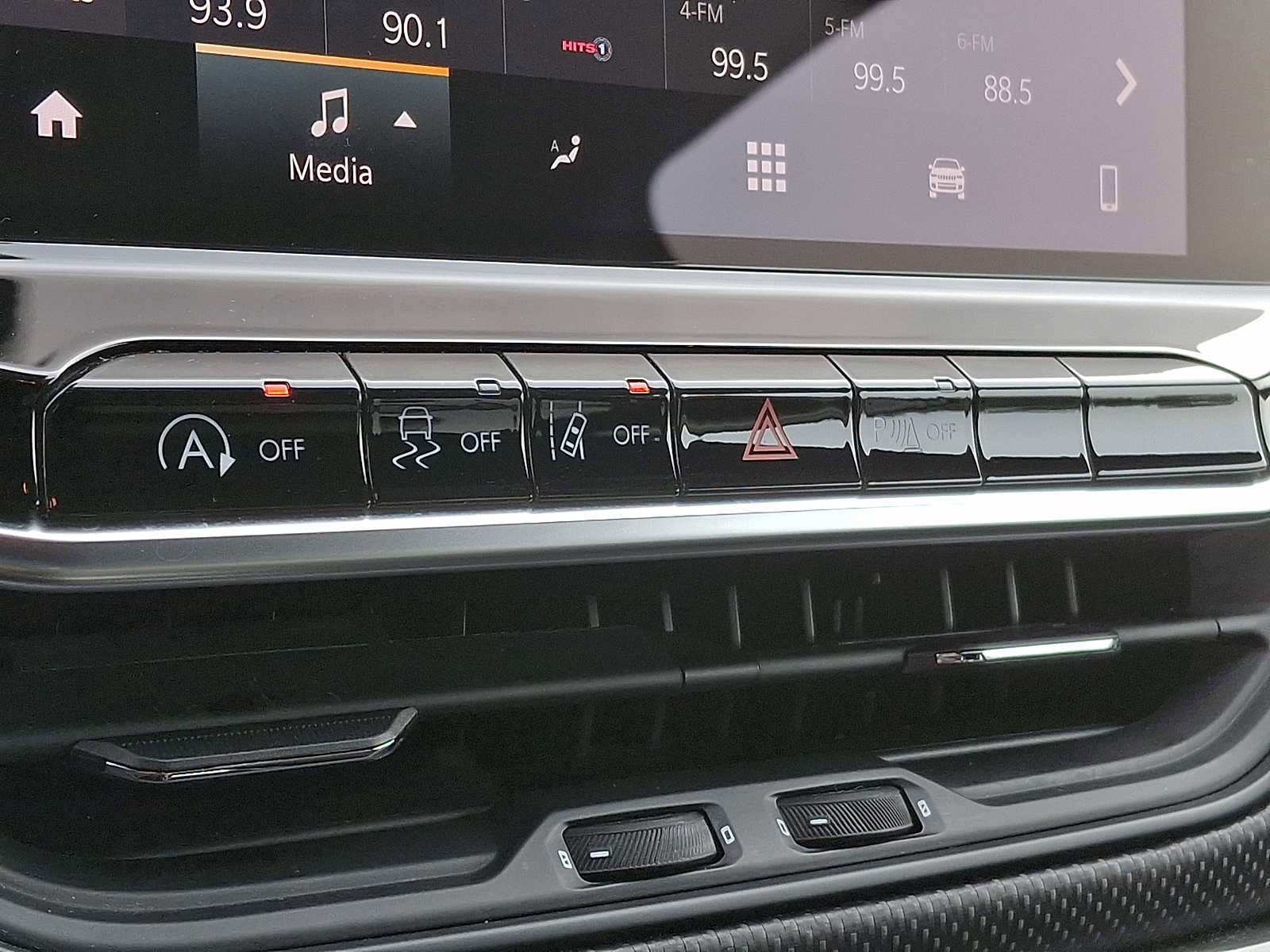 Used 2024 Jeep Compass Trailhawk image 11