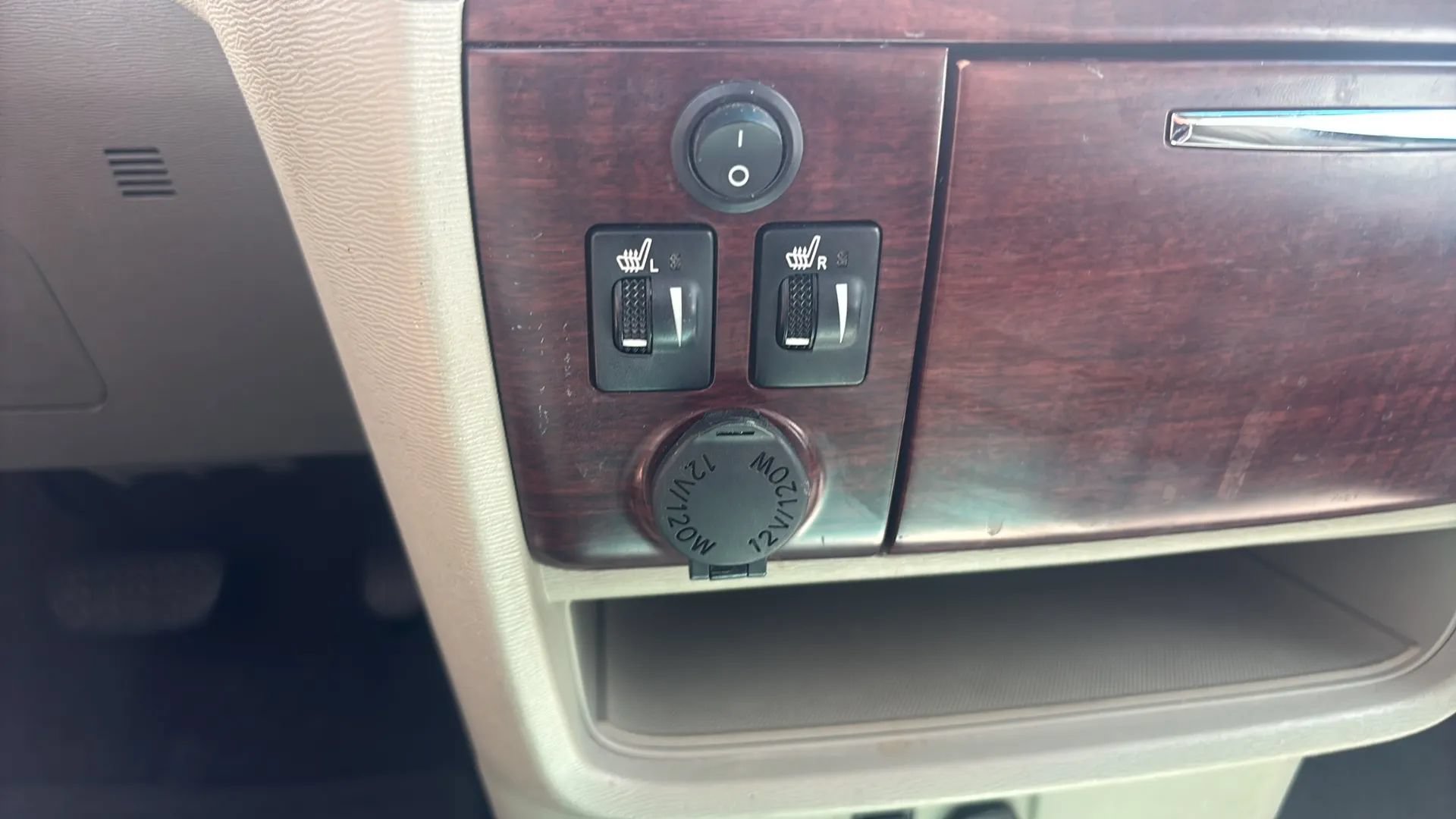 Used 2011 Toyota Sienna XLE FWD image 31