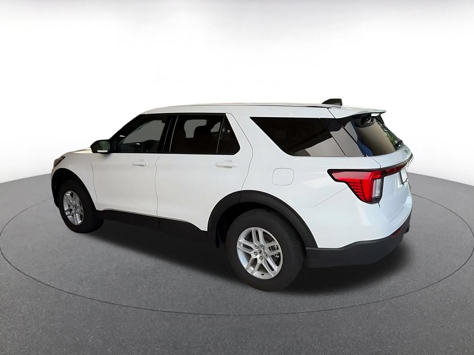 Used 2026 Ford Explorer Active AWD/4WD image 9