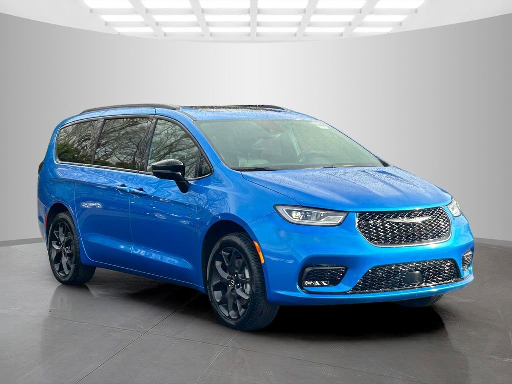 New 2026 Chrysler Pacifica Limited w/ S Appearance Package image 4