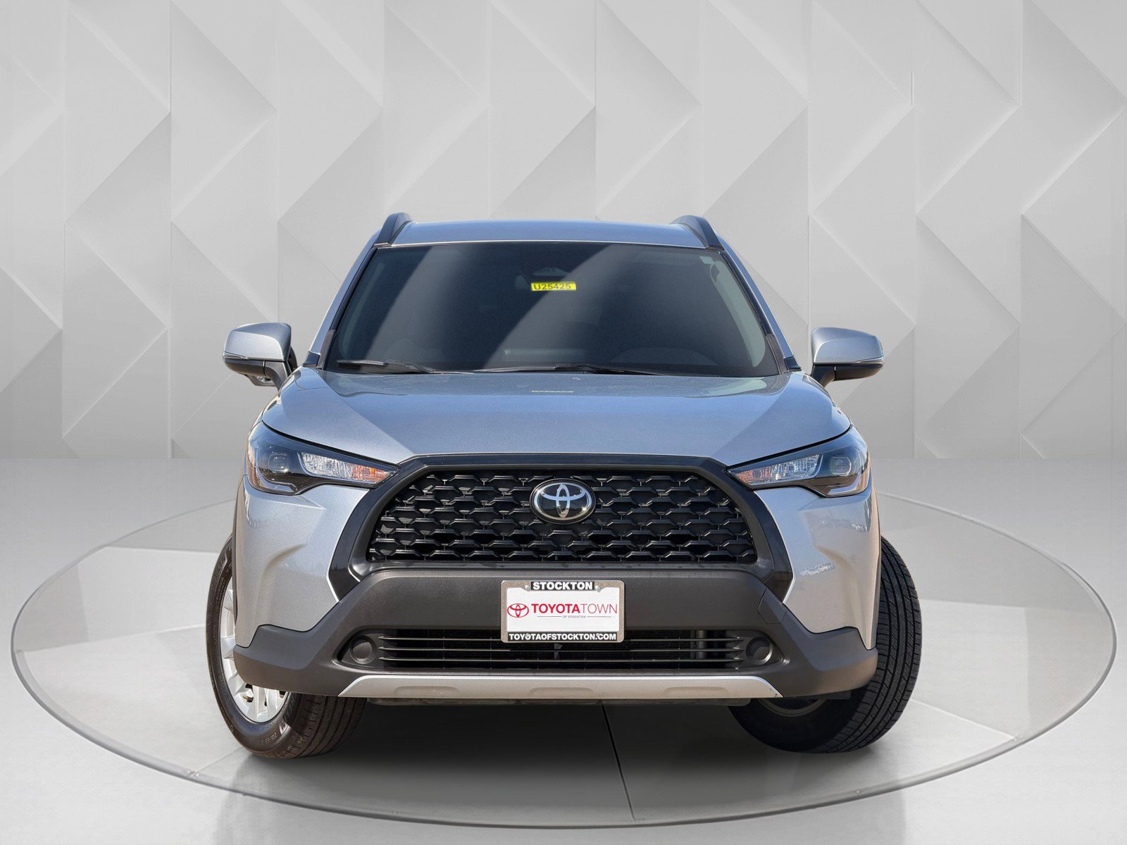 Used 2023 Toyota Corolla Cross LE FWD image 5