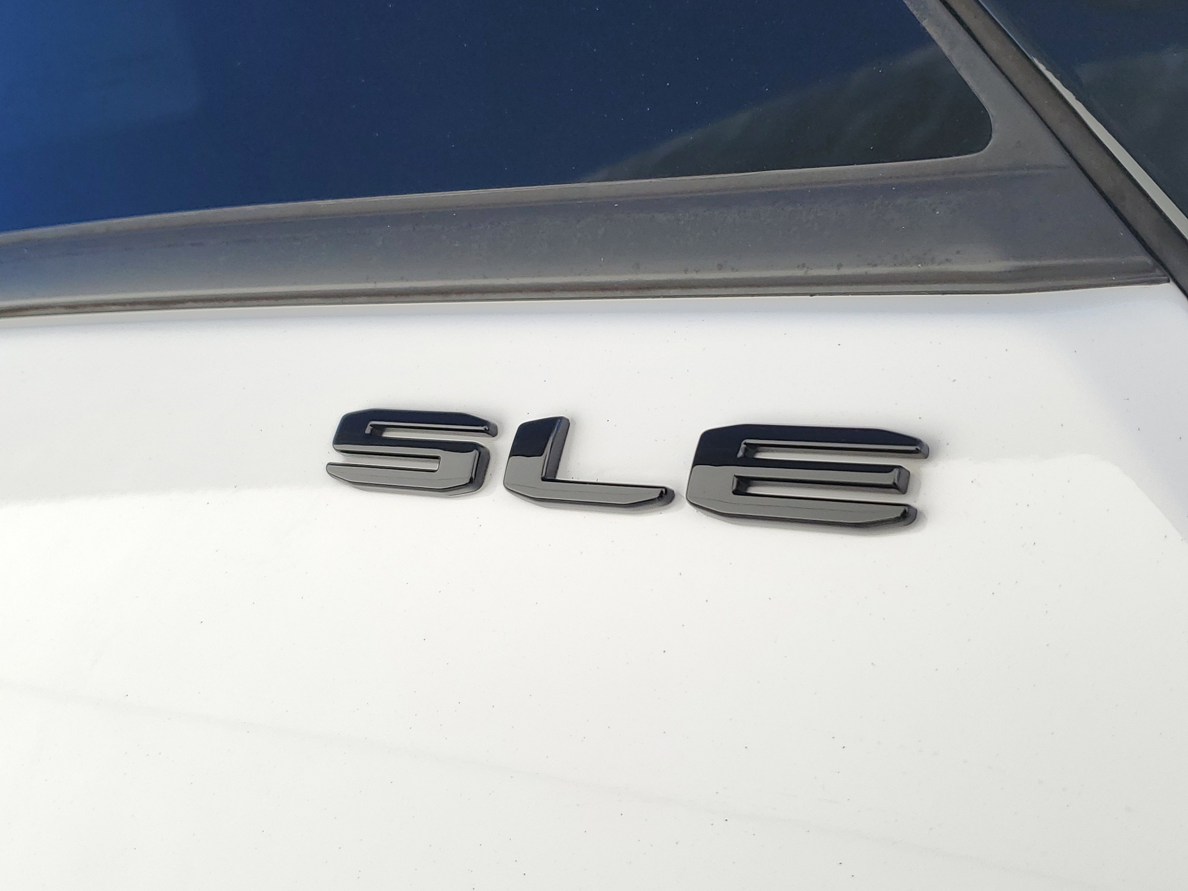 Used 2023 GMC Terrain SLE w/ Driver Convenience Package image 8