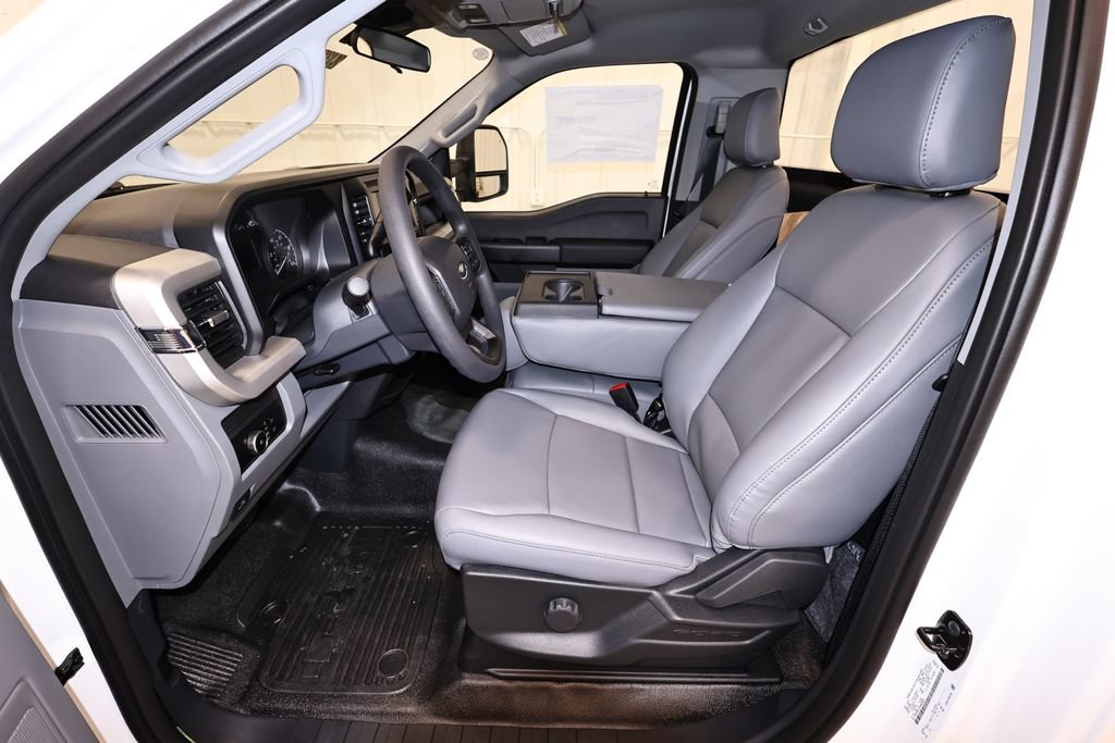 New 2026 Ford F550 4x4 Regular Cab Super Duty image 12