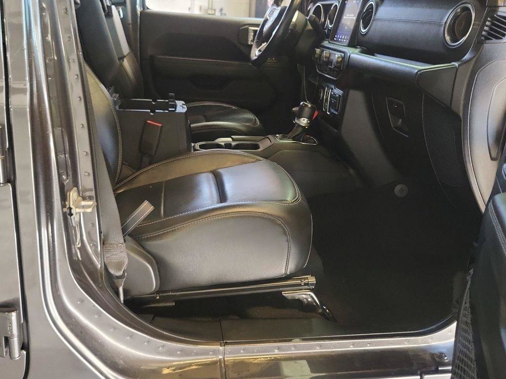 Used 2019 Jeep Wrangler Unlimited Sahara AWD/4WD image 16