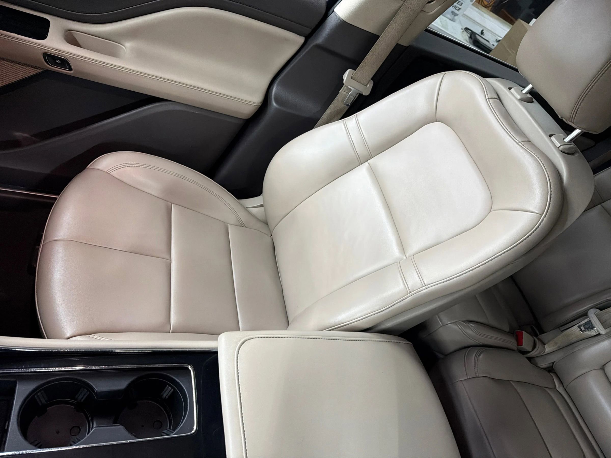 Used 2021 Lincoln Aviator AWD w/ Elements Package image 35