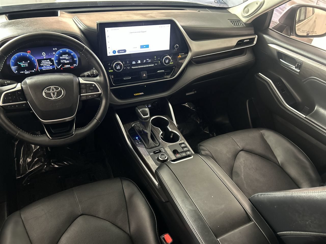Used 2025 Toyota Highlander Platinum AWD/4WD image 24