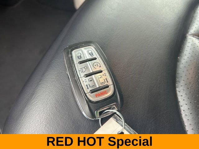 Used 2023 Chrysler Pacifica Touring-L FWD image 46