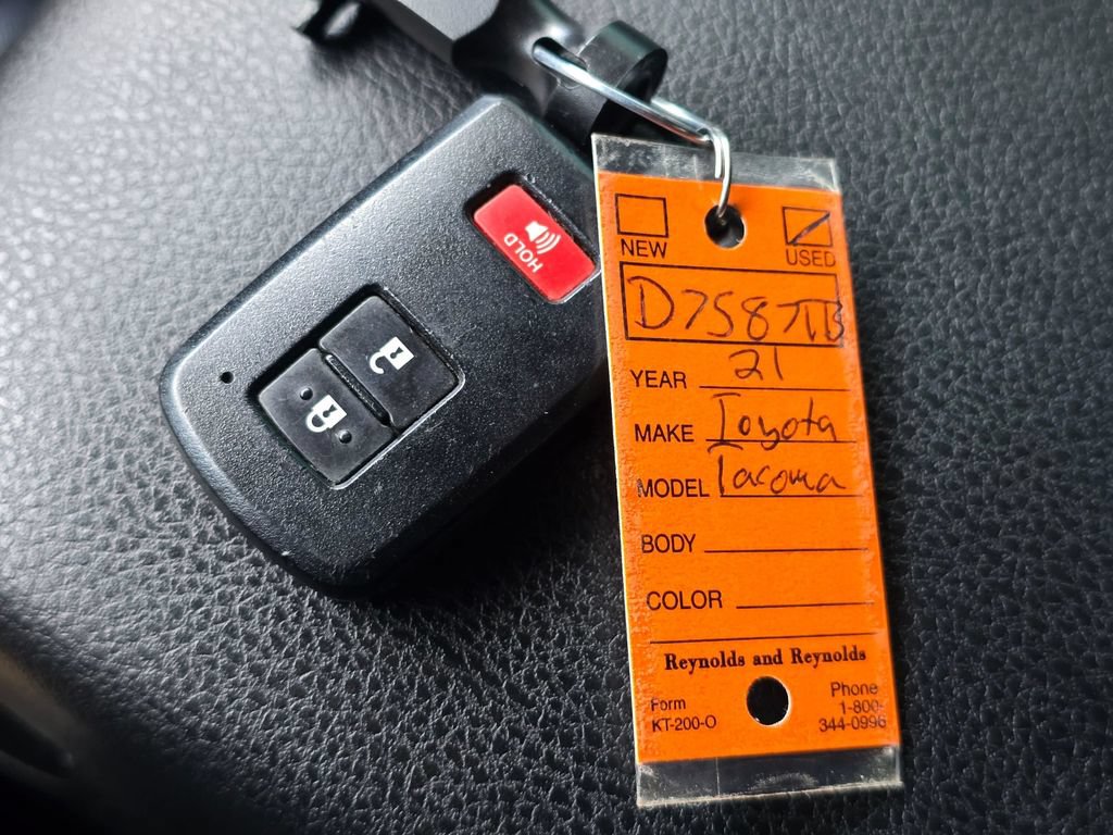 Used 2021 Toyota Tacoma TRD Sport AWD/4WD image 34