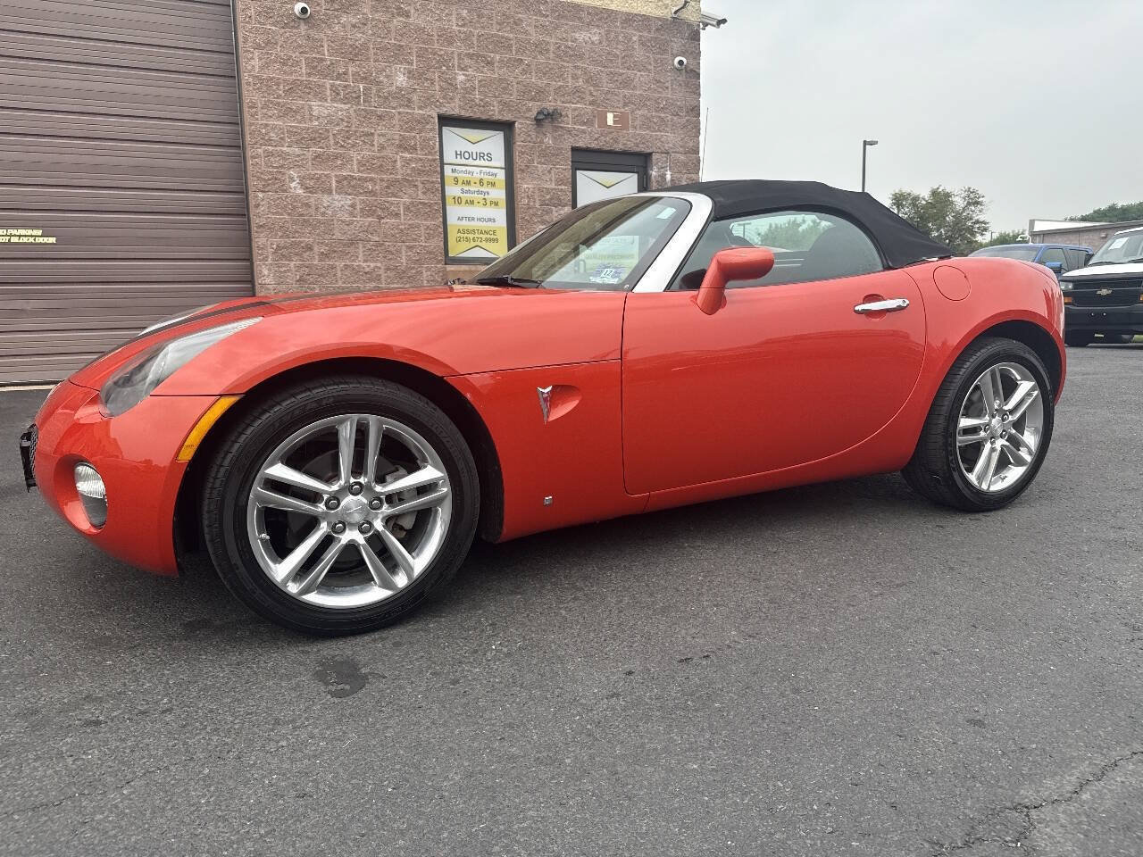 Used 2009 Pontiac Solstice Street Edition RWD image 3