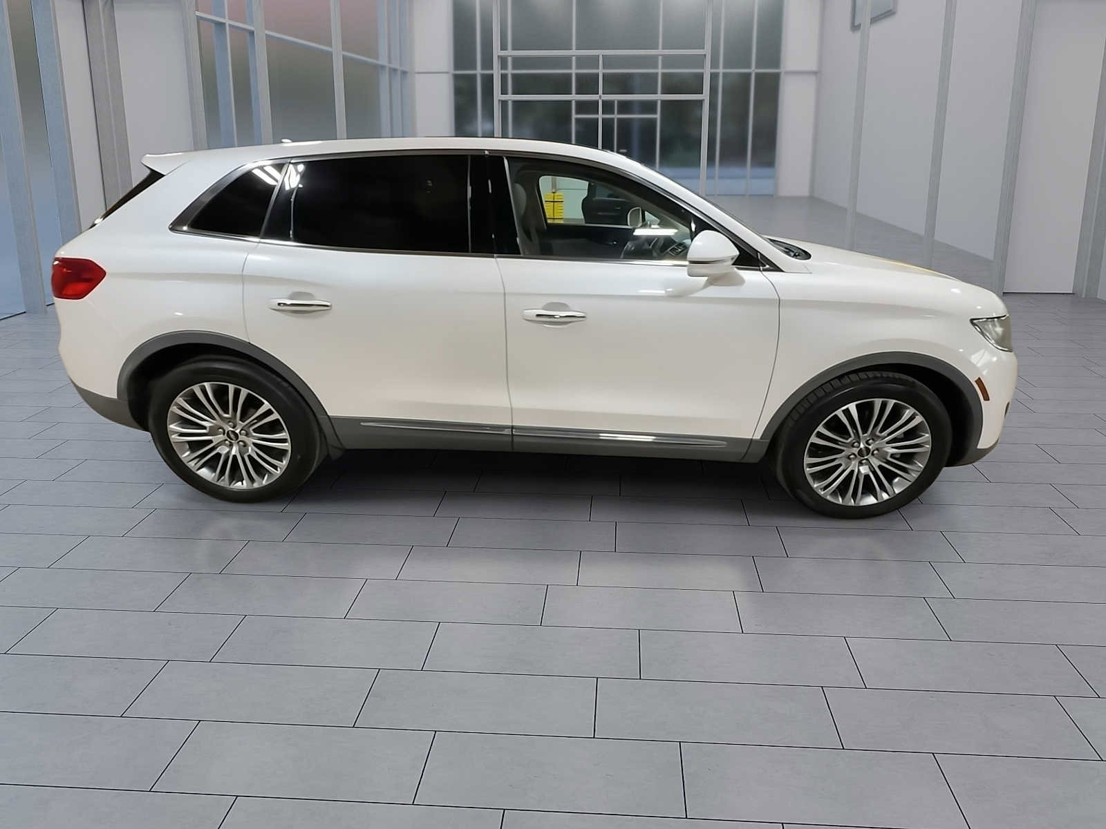 Used 2016 Lincoln MKX Reserve w/ Cargo Accessories Package image 9