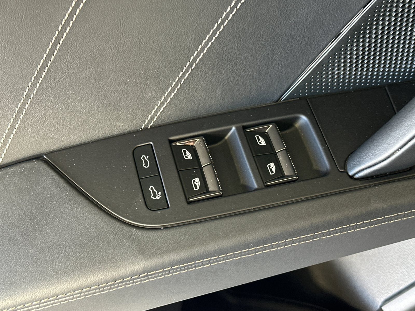 New 2026 Porsche Cayenne Turbo AWD/4WD image 13
