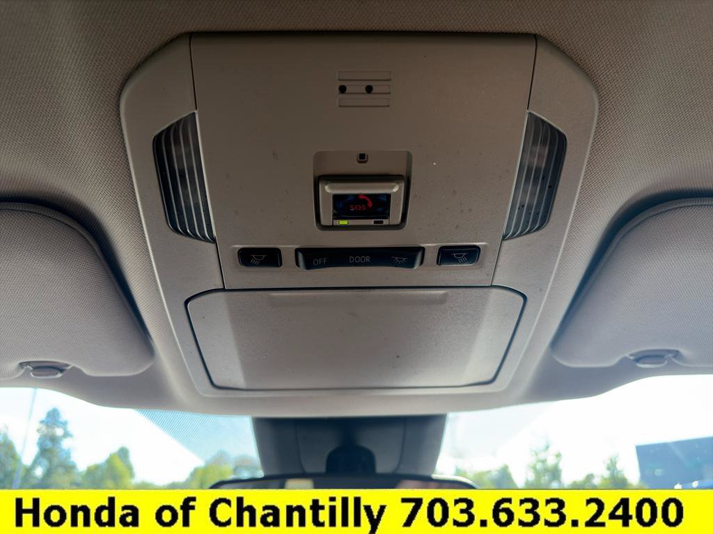 Used 2023 Toyota Highlander LE AWD/4WD image 18