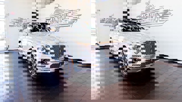 Used 2018 Bentley Bentayga image 1