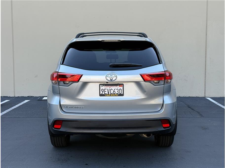 Used 2019 Toyota Highlander LE FWD image 6