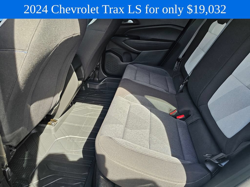 Used 2024 Chevrolet Trax LS FWD image 18