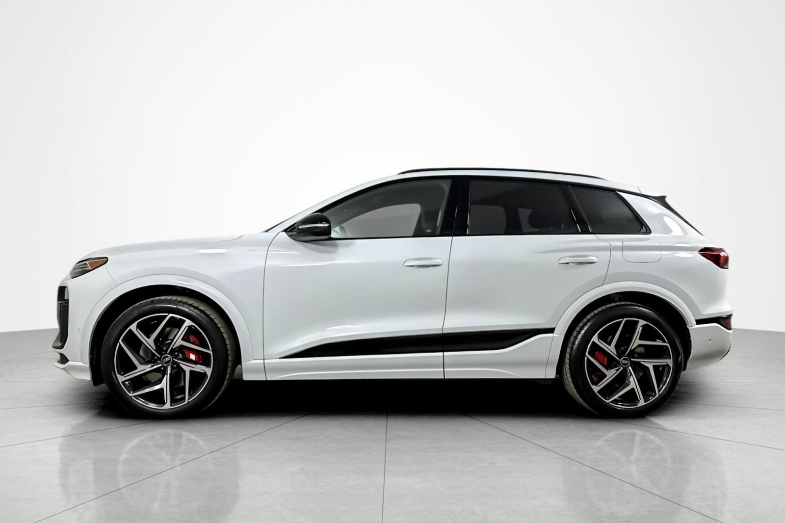 New 2025 Audi SQ6 e-tron Premium Plus AWD/4WD image 3