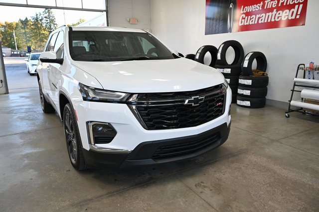 Used 2022 Chevrolet Traverse RS image 3