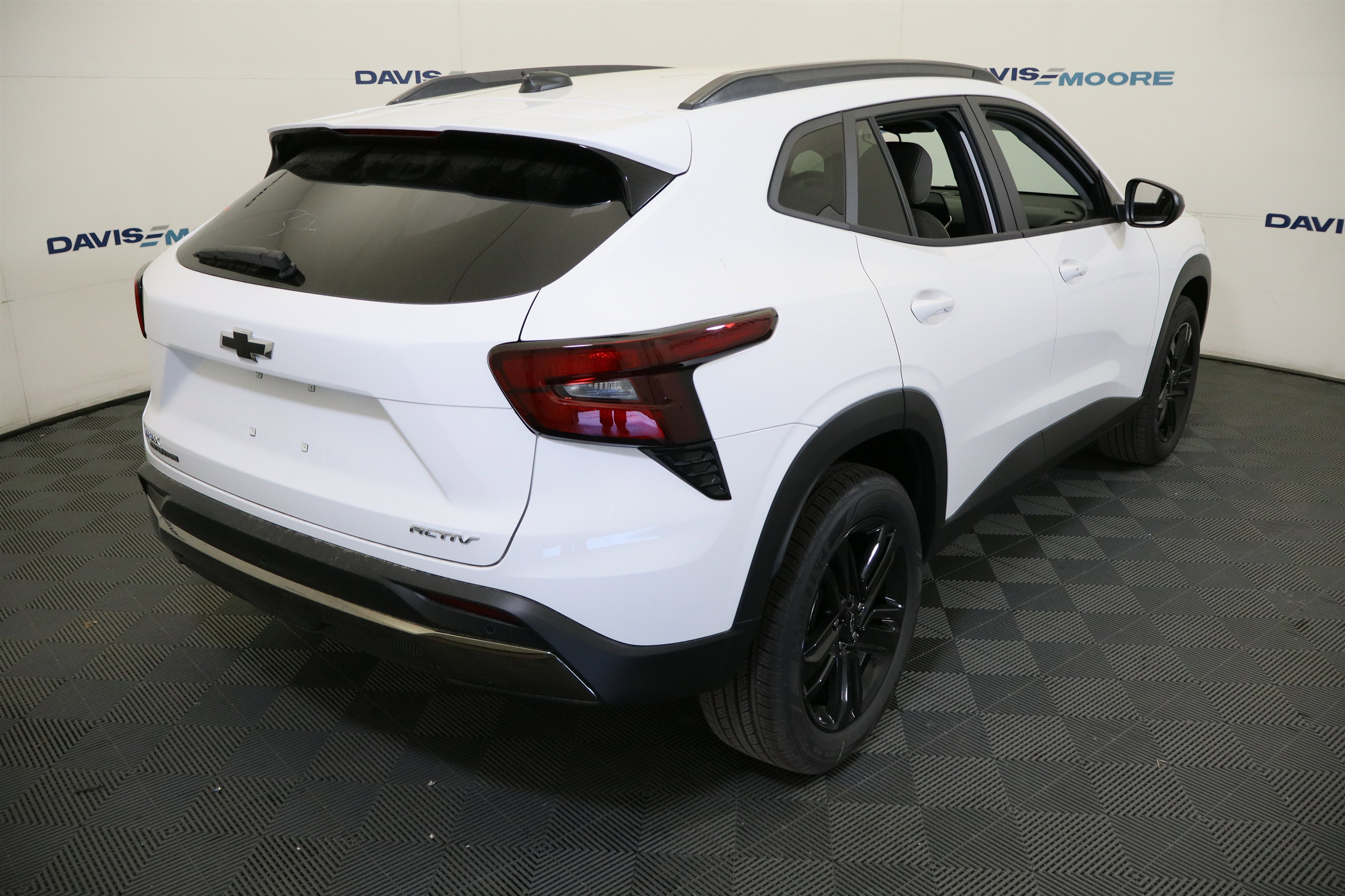 New 2026 Chevrolet Trax ACTIV w/ Sunroof Package FWD image 6