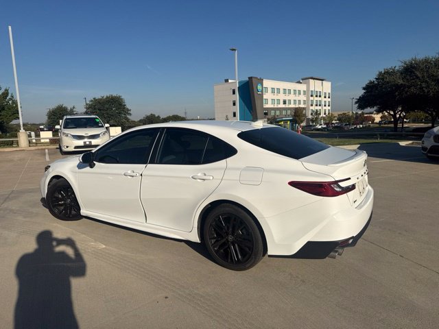 Used 2025 Toyota Camry SE w/ Convenience Package FWD image 5