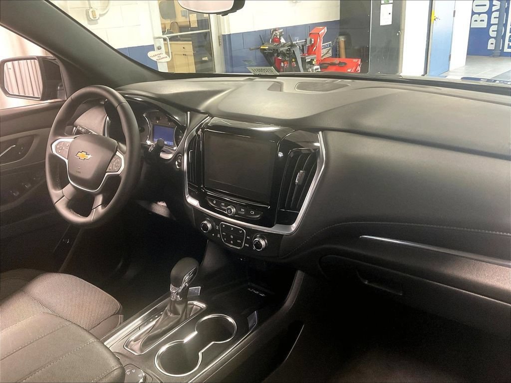 Used 2023 Chevrolet Traverse LT w/ Rear Camera Mirror Package AWD/4WD image 14