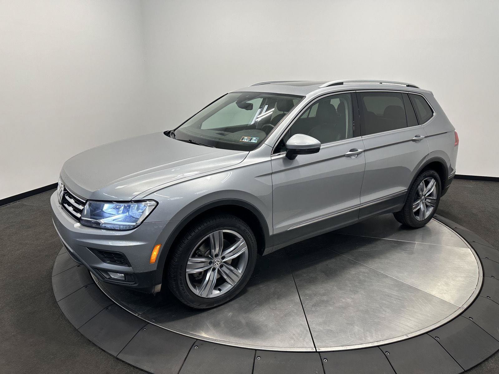 Used 2020 Volkswagen Tiguan SEL AWD/4WD image 4