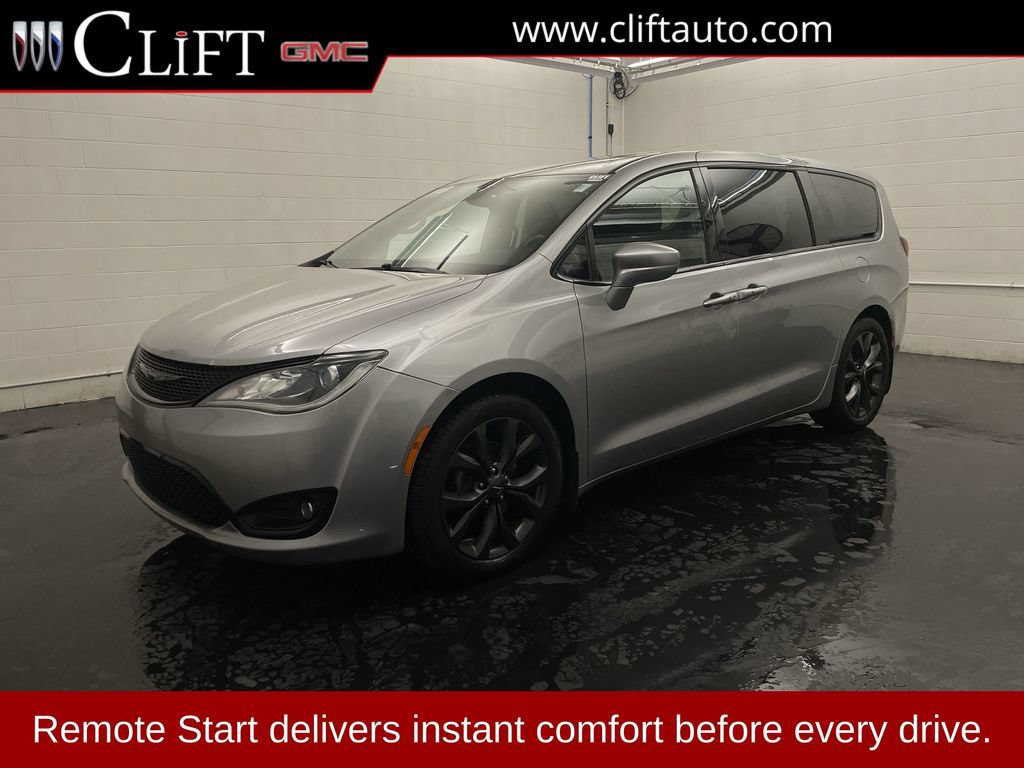 Used 2018 Chrysler Pacifica Touring Plus w/ S Appearance Package FWD image 1