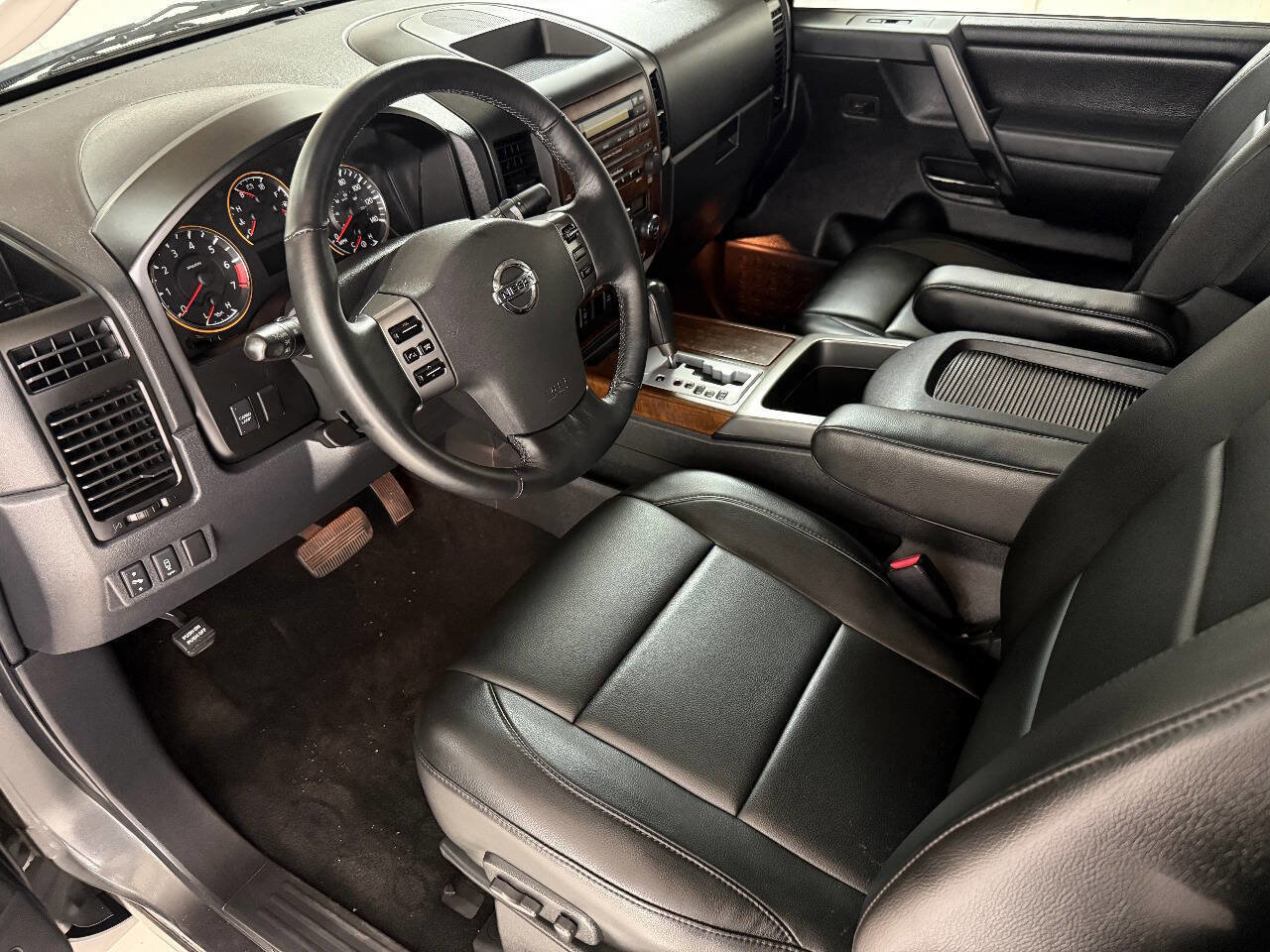 Used 2008 Nissan Titan LE AWD/4WD image 40