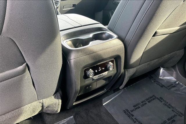 Used 2025 Chevrolet Traverse LT image 36