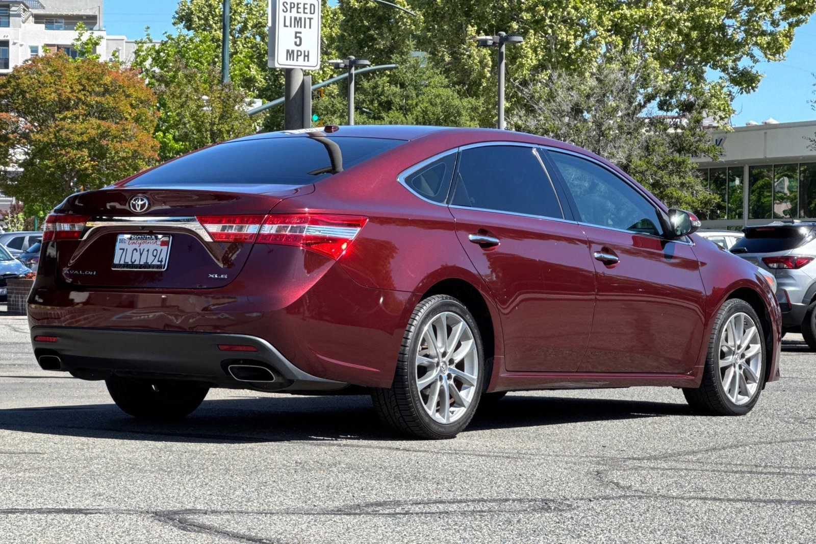 Used 2014 Toyota Avalon XLE Touring FWD image 4