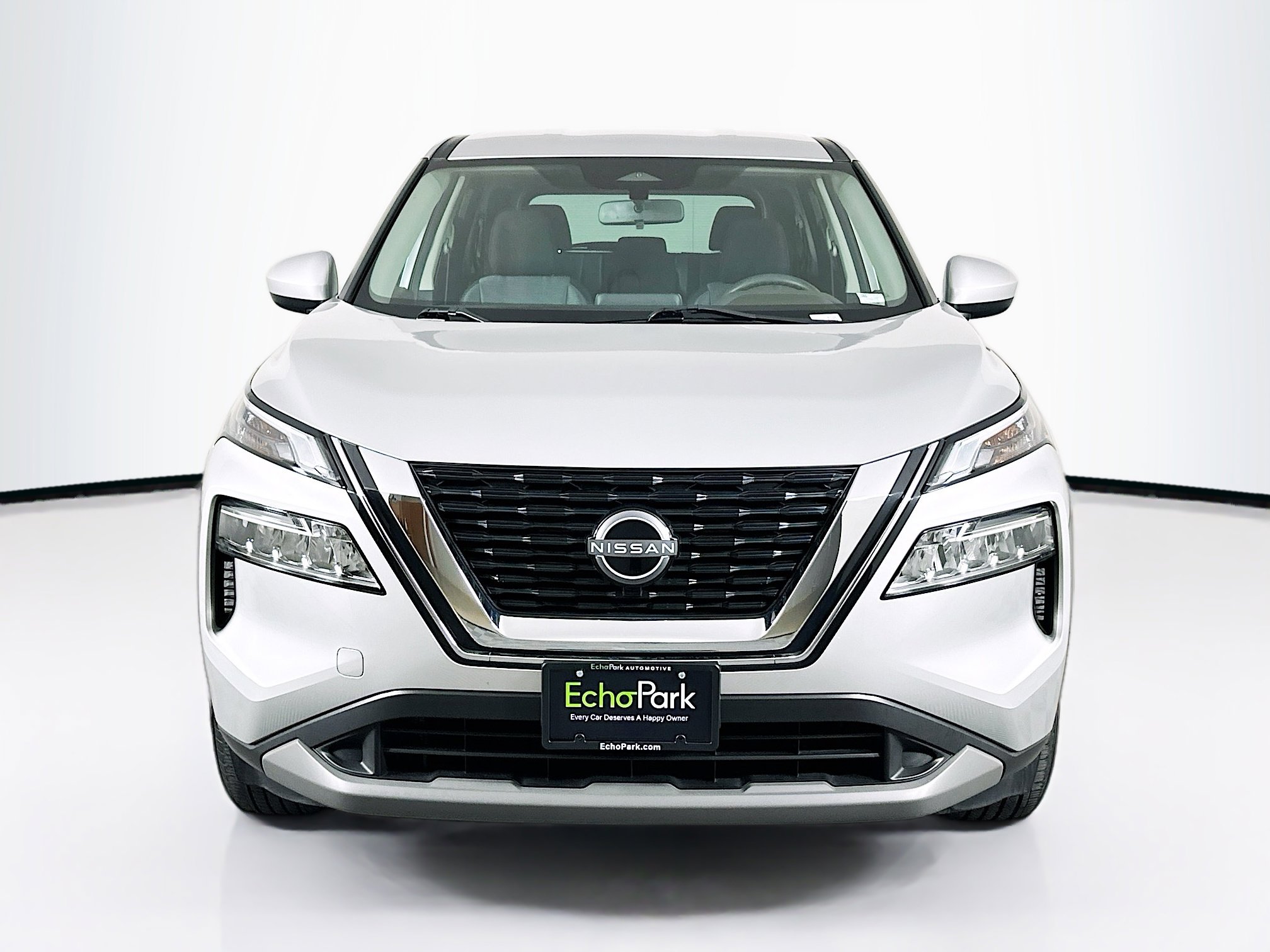 Used 2023 Nissan Rogue SV image 2