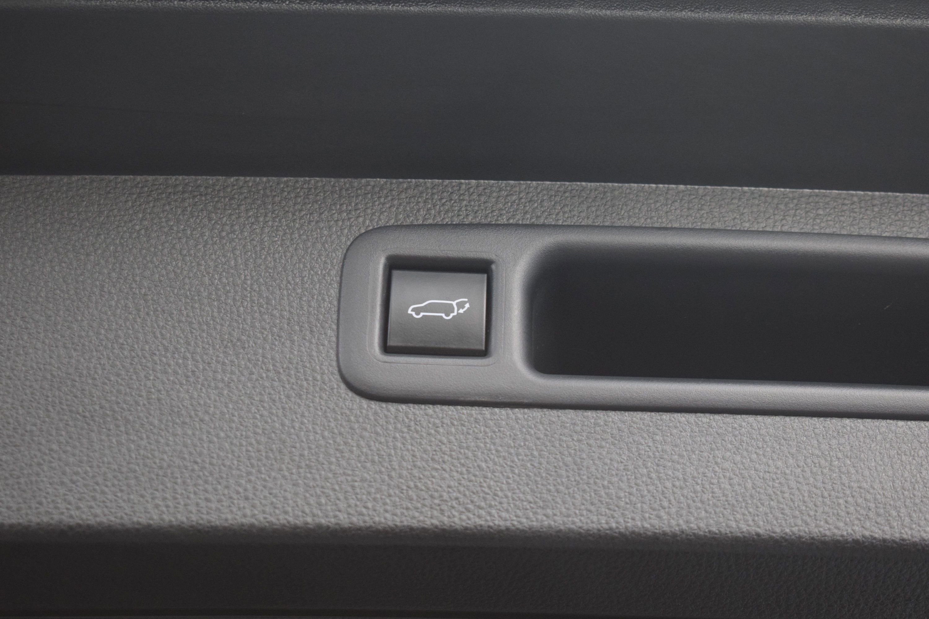 Used 2022 Toyota Highlander XLE AWD/4WD image 13