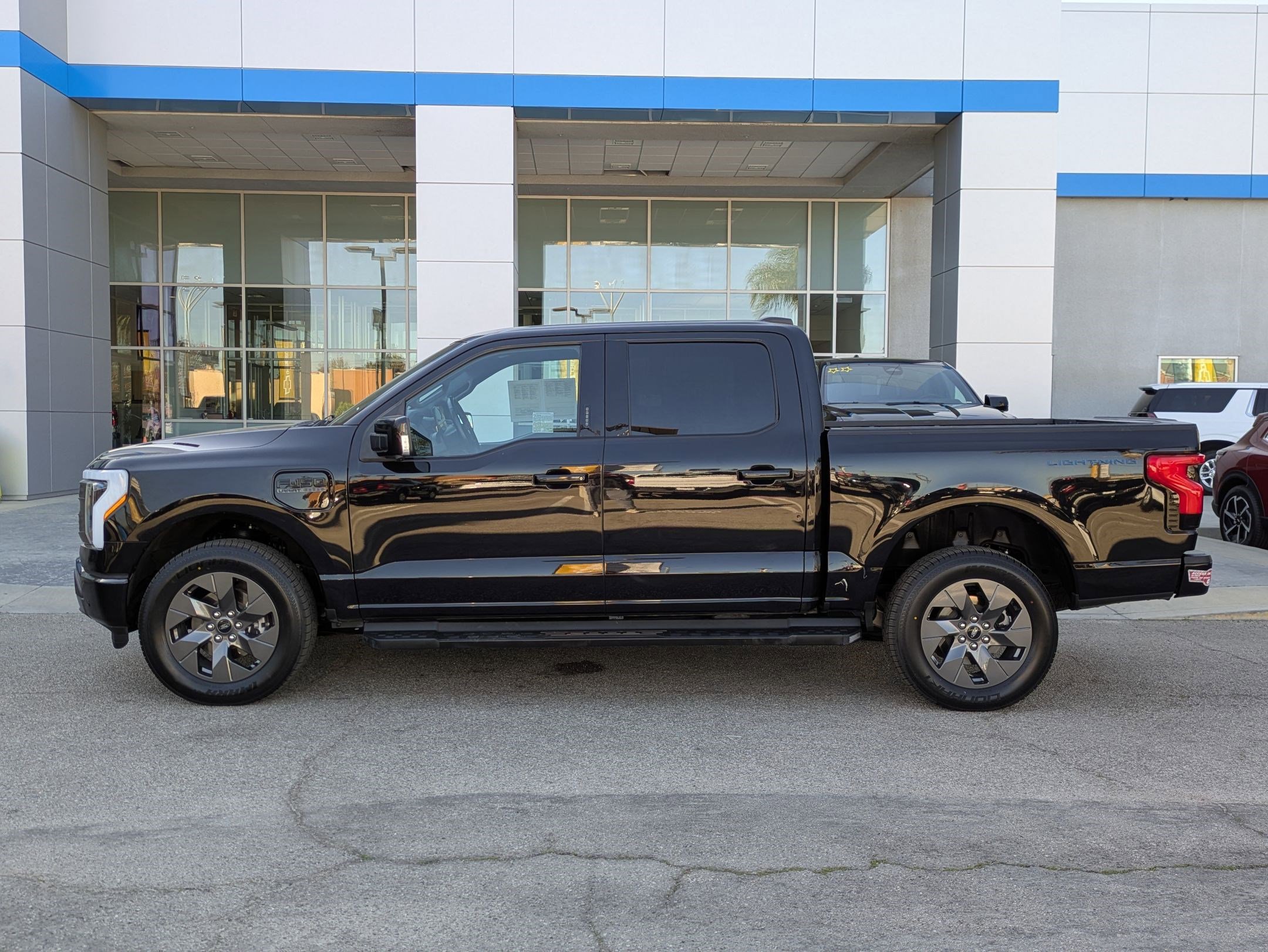 Used 2023 Ford F150 Lightning Lariat image 3