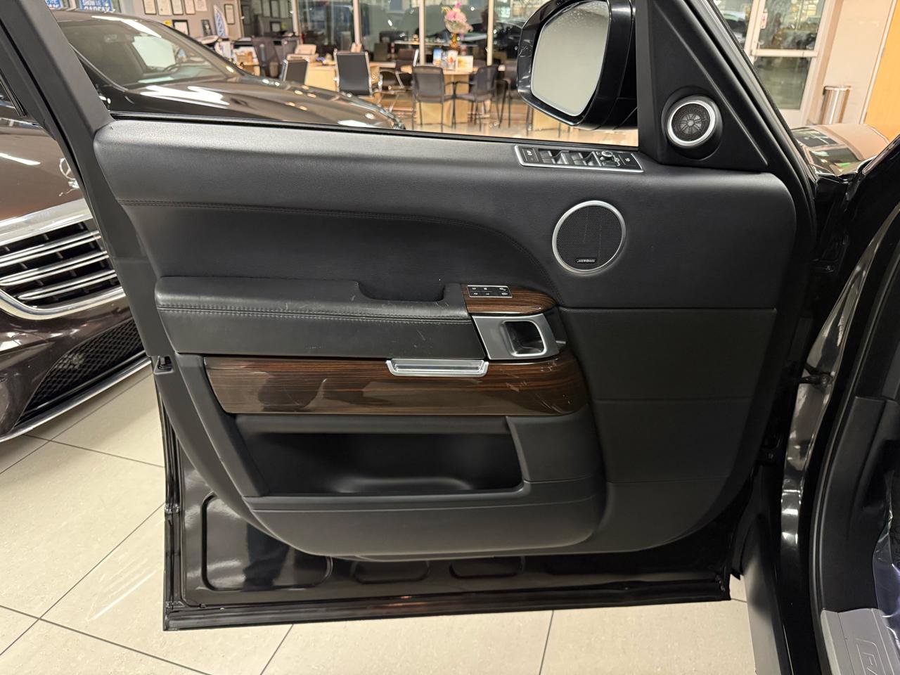 Used 2017 Land Rover Range Rover Supercharged image 12