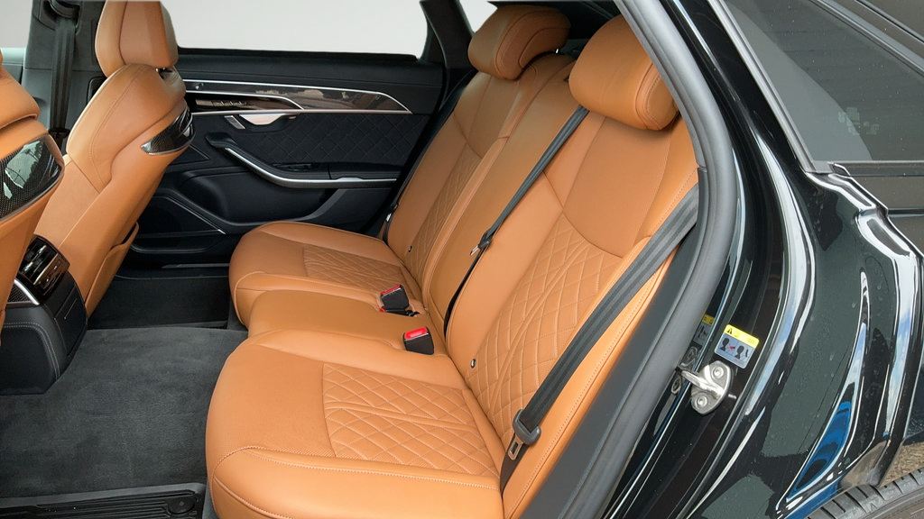 Used 2024 Audi S8 AWD/4WD image 20